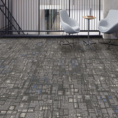 Office Machine Made Tufted Non-Slip Wasbaar Vriendelijk Bitumen Ondersteunende Stapel Gewicht 520g/m2
