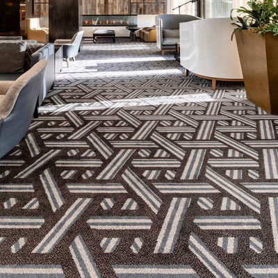 Op maat gemaakte vloer tapijt met bloemenpatroon voor hotels en bioscopen