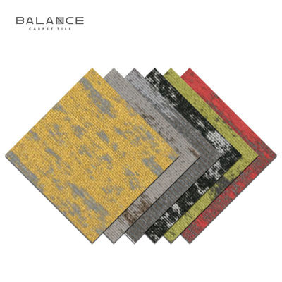Abstract Patroon 100% Nylon 6 Pvc Backing Carpet Tile voor commerciële ruimtes in geel