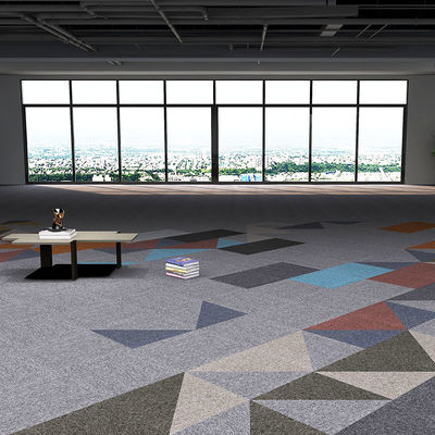 50x50 commerciële wand tapijttegels met aangepaste kleur en anti-glij PVC-achtergrond