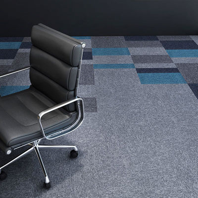 50x50 commerciële wand tapijttegels met aangepaste kleur en anti-glij PVC-achtergrond