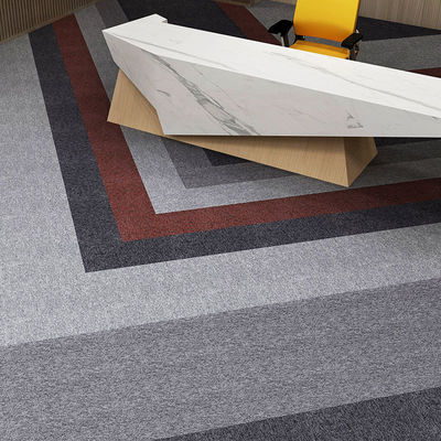 50x50 commerciële wand tapijttegels met aangepaste kleur en anti-glij PVC-achtergrond