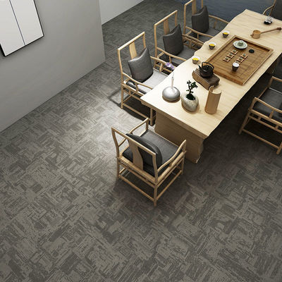 Modulaire tapijttegels voor commerciële kantoren met grijze loopstapel nylon met commerciële PVC-achtergrond