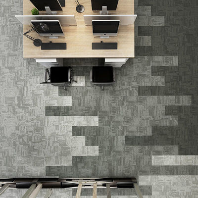 Modulaire tapijttegels voor commerciële kantoren met grijze loopstapel nylon met commerciële PVC-achtergrond