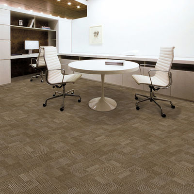 Commerciële kantoorvloeren 50*50cm tapijten met PVC-achtergrond en 528 g/m2 stapelgewicht