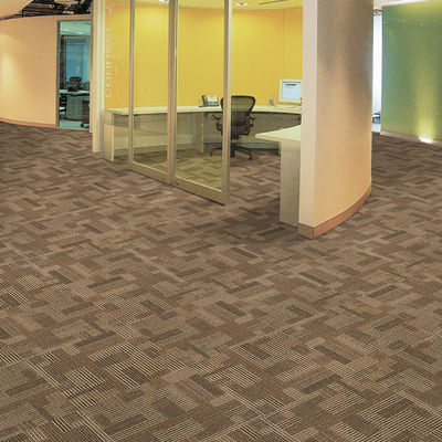 Commerciële kantoorvloeren 50*50cm tapijten met PVC-achtergrond en 528 g/m2 stapelgewicht