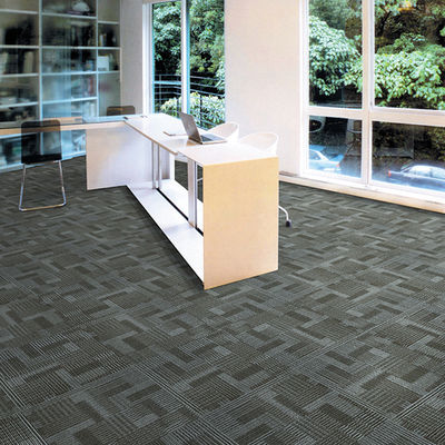 Commerciële kantoorvloeren 50*50cm tapijten met PVC-achtergrond en 528 g/m2 stapelgewicht