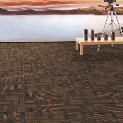 Commerciële kantoorvloeren 50*50cm tapijten met PVC-achtergrond en 528 g/m2 stapelgewicht