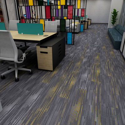 Office vloeroplossing 25 x 100 tapijttegels met niet-slip-back en medium stapelontwerp