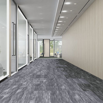 Office vloeroplossing 25 x 100 tapijttegels met niet-slip-back en medium stapelontwerp