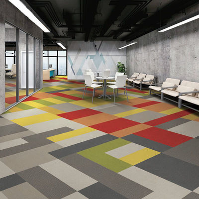 Hoog kwaliteits tapijt Nylon PP commerciële tapijttegels voor maatwerk decoratie hotelkamer