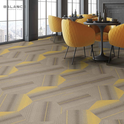 Decoratief kleurrijk ontwerp Wasbare zeshoekige tapijttegels van brandwerend nylon