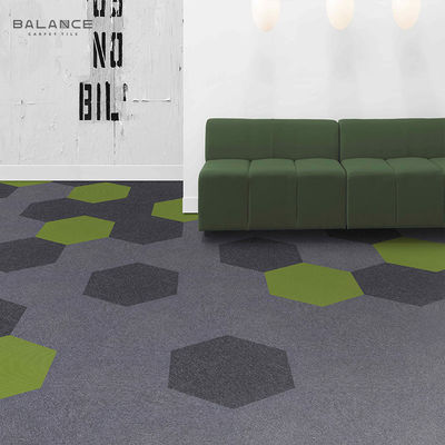 Decoratief kleurrijk ontwerp Wasbare zeshoekige tapijttegels van brandwerend nylon