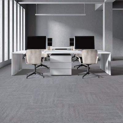 Commerciële kantoor- en hotelvloeren wasbaar Modern geometrisch nylon PE-tegel met ruggen