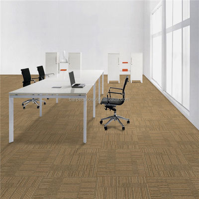 Waterdichte Vinylvloeren met PVC-ondersteuning en meervoudig loopstapelpatroon