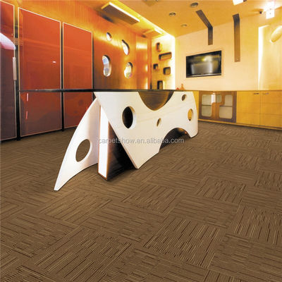 460 g/m2 Pile Weight 100% PP Strip Design Carpet Tile voor Office Hotel Projects