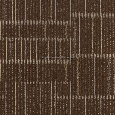 460 g/m2 Pile Weight 100% PP Strip Design Carpet Tile voor Office Hotel Projects