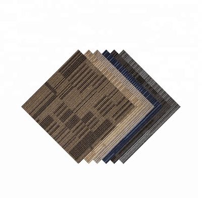 520 g/m2 Stapelgewicht Commerciële kamers tapijttegels met PVC-ondersteuning en PP-oppervlak