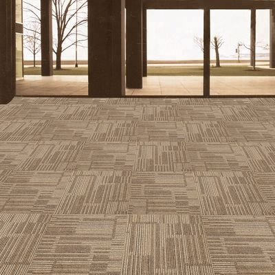520 g/m2 Stapelgewicht Commerciële kamers tapijttegels met PVC-ondersteuning en PP-oppervlak