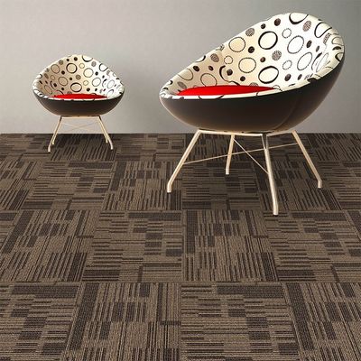 500x500 hotel tapijt met groene PVC-achtergrond en loopstapelconstructie