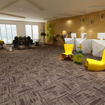 500x500 hotel tapijt met groene PVC-achtergrond en loopstapelconstructie