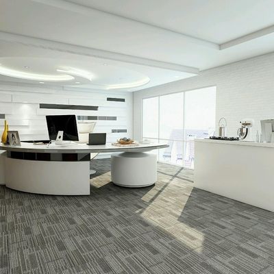 500x500 hotel tapijt met groene PVC-achtergrond en loopstapelconstructie