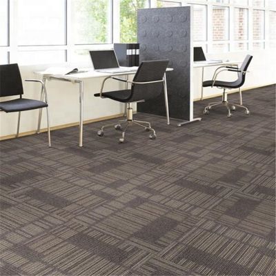 Stapelhoogte 4mm 650g/m2 50x50cm Vierkante tegel kantoor tapijt in modern ontwerp 100% nylon