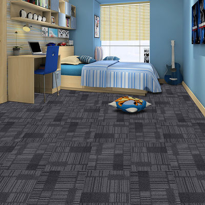 Stapelhoogte 4mm 650g/m2 50x50cm Vierkante tegel kantoor tapijt in modern ontwerp 100% nylon