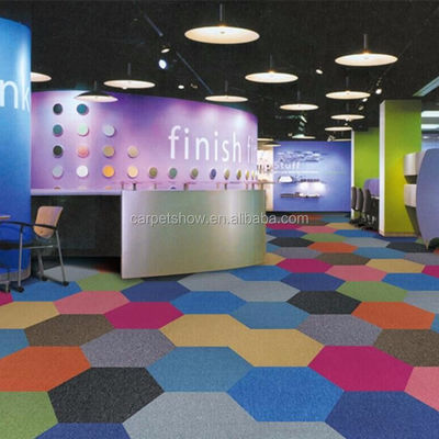 Moderne 50x50 Hexagon Nylon tapijt tegel in 40 kleuren Perfect voor kantoren en hotels