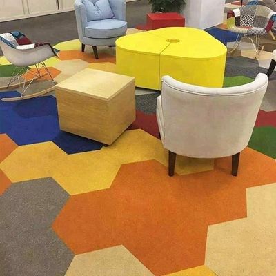 550 g/m2 Pile Weight Office Hexagon Shape Nylon Decorative Carpet Tiles voor vloeren