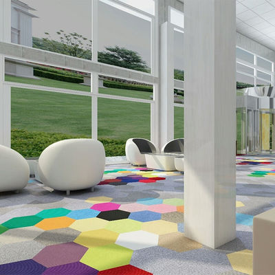 550 g/m2 Pile Weight Office Hexagon Shape Nylon Decorative Carpet Tiles voor vloeren