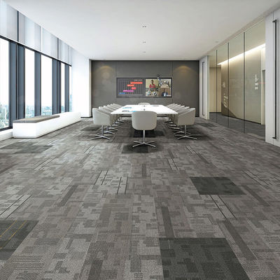 Commerciële kantoren Met elkaar verbonden tapijttegels 100% nylon met PVC glasvezel