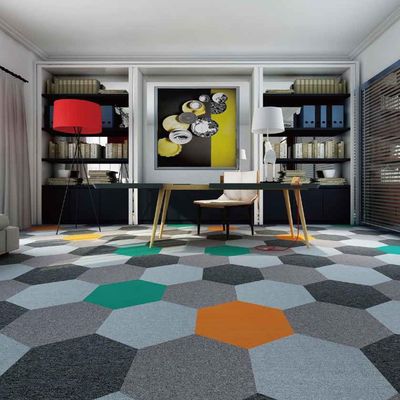 Machine Tufted Hexagon DIY Color Commercial Carpet Tile voor kantoorvloerverbetering