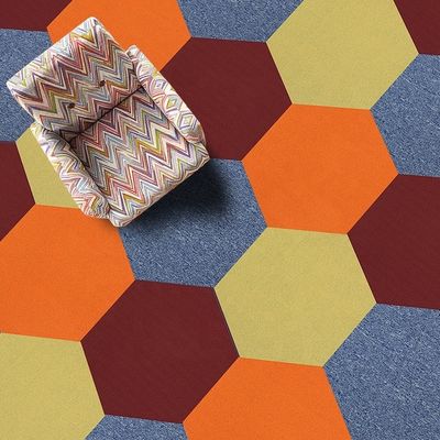 Machine Tufted Hexagon DIY Color Commercial Carpet Tile voor kantoorvloerverbetering