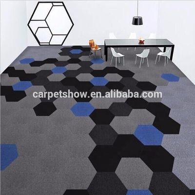 Machine Tufted Hexagon DIY Color Commercial Carpet Tile voor kantoorvloerverbetering