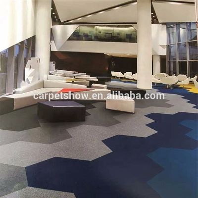 Machine Tufted Hexagon DIY Color Commercial Carpet Tile voor kantoorvloerverbetering