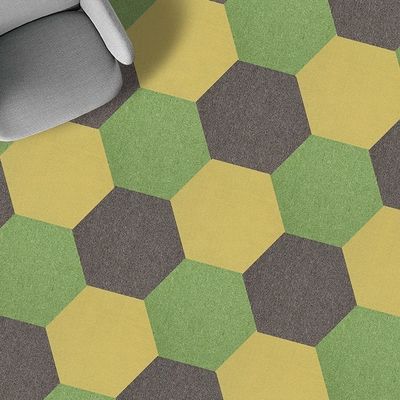 Machine Tufted Hexagon DIY Color Commercial Carpet Tile voor kantoorvloerverbetering