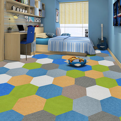 4500 g/m2 /-3% totaalgewicht Hexagon tapijttegel voor maatwerk kleurrijke vloeroplossingen