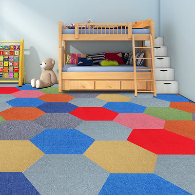 4500 g/m2 /-3% totaalgewicht Hexagon tapijttegel voor maatwerk kleurrijke vloeroplossingen