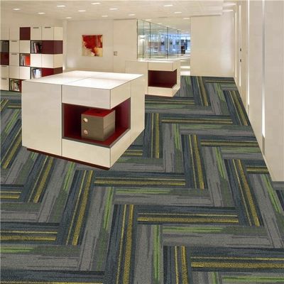 Commerciële tapijttegel 100% nylon 25cmx100cm voor thuis hotel slaapkamer vloer decoratief gebruik
