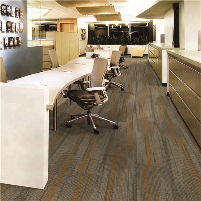 Commerciële tapijttegel 100% nylon 25cmx100cm voor thuis hotel slaapkamer vloer decoratief gebruik