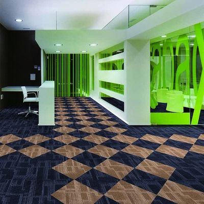 Niet-geweven rug paarse tapijttegel commercieel en vierkant met prachtig patroon