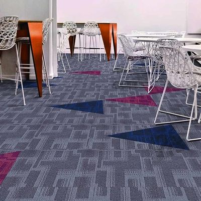 Niet-geweven rug paarse tapijttegel commercieel en vierkant met prachtig patroon