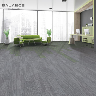 Moderne stijl op maat gemaakte tapijttegels voor commerciële kantoorvloeren 18x36 met PVC-achtergrond