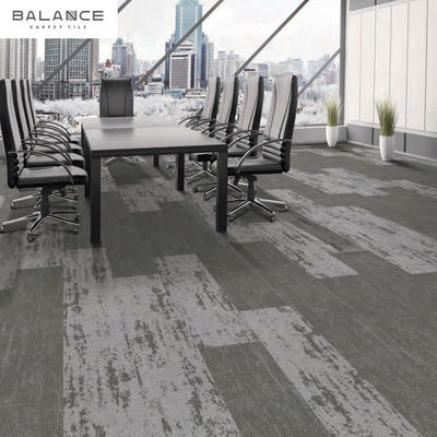 Commerciële kantoorruimte Nylon Modern Style PVC 25*100 tapijttegel met modern ontwerp