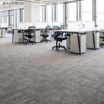 Jacquard-stijl PVC-achtergrond vuurvaste nylon tapijttegel voor commerciële kantoorruimte