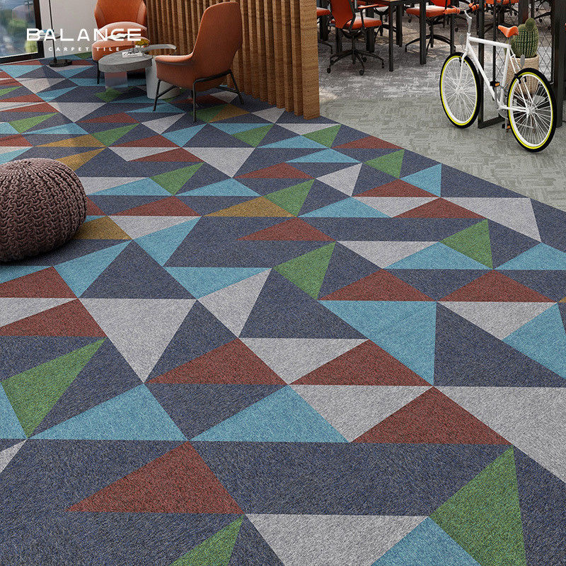 100% nylon commerciële kantoor tapijttegels 50x50 Modulaire decoratie Modern ontwerp