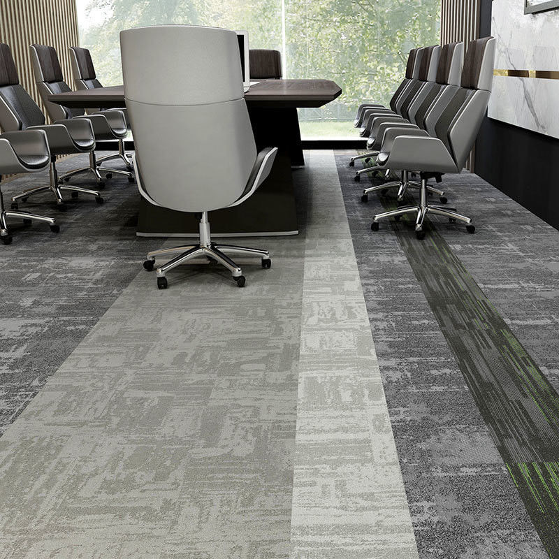 Modulaire tapijttegels voor commerciële kantoren met grijze loopstapel nylon met commerciële PVC-achtergrond