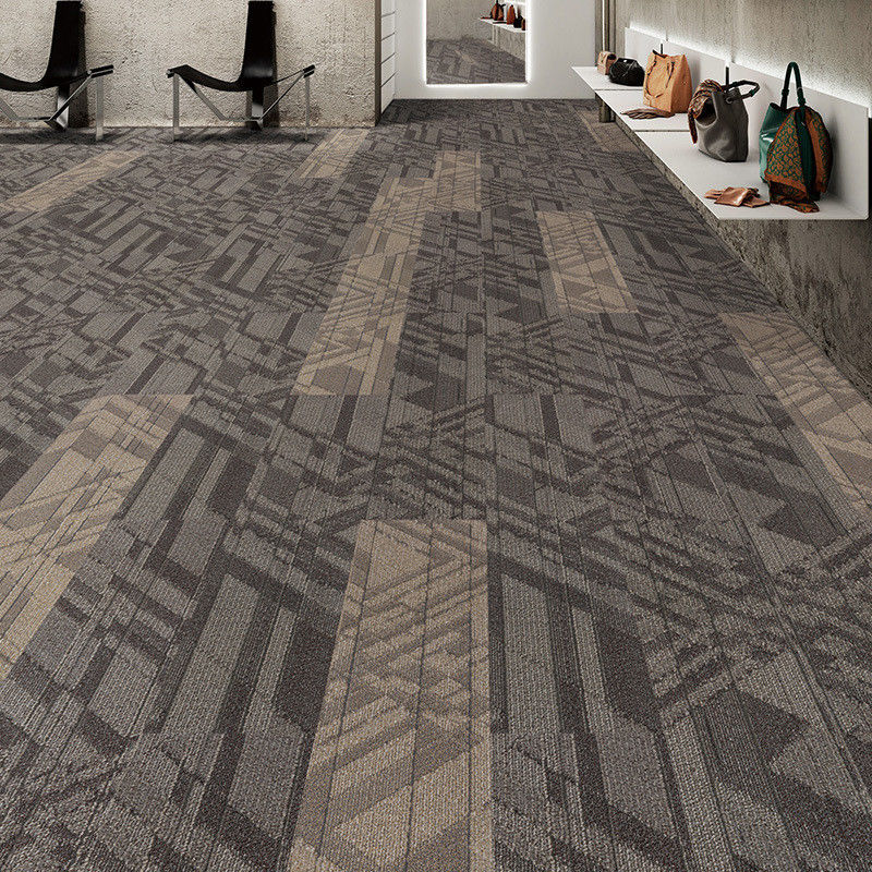 Commerciële moderne nylon tapijttegels Tufted Abstract Kussen 50x50 PVC PP voor hotel