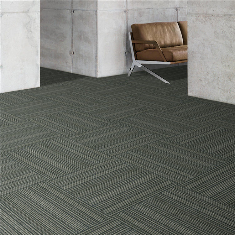50x50cm PP Loop Pile tapijttegel voor kantoor Hotel Huis Slaapkamer vloeren in gestreepte patroon